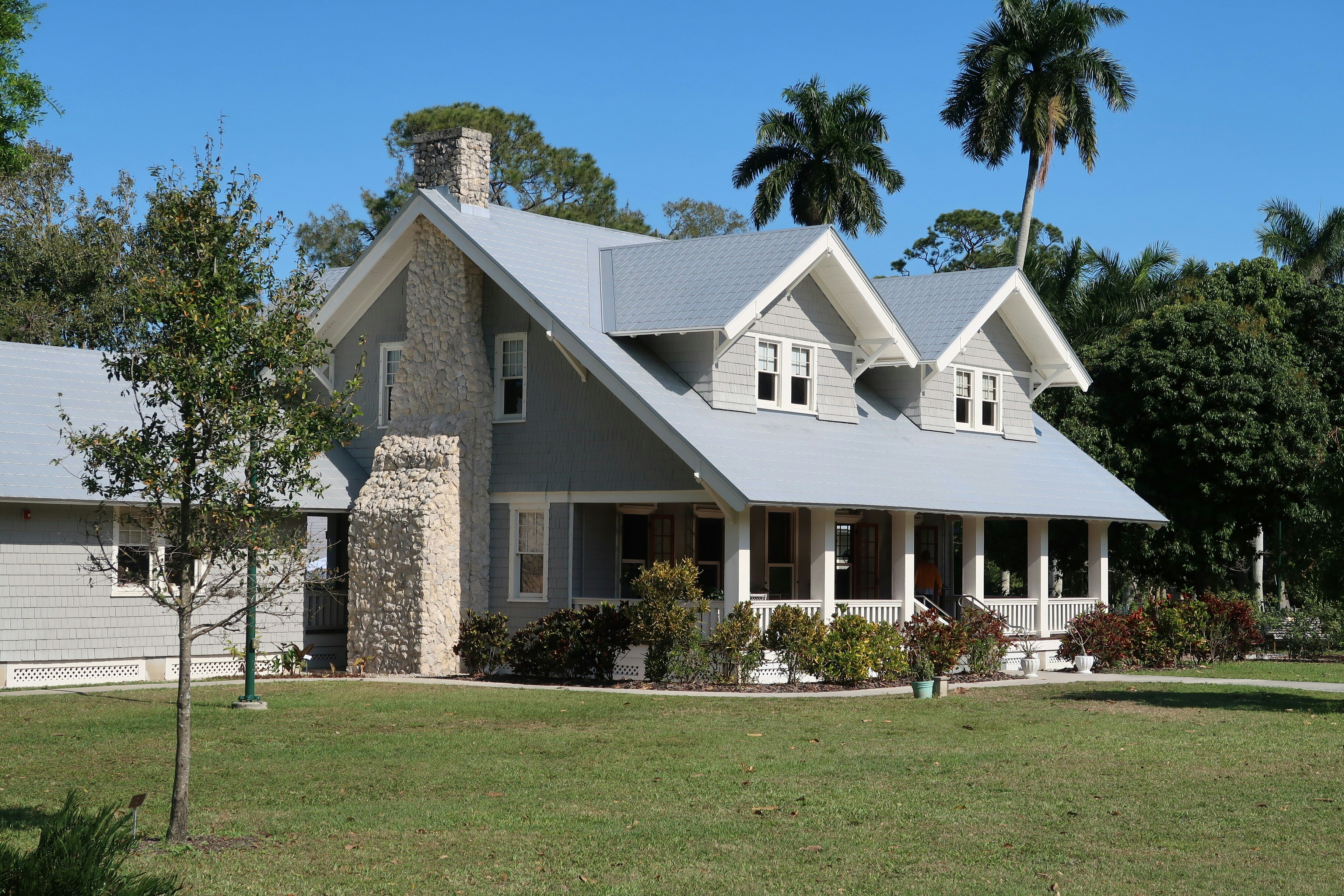 craftsman house with nice green lawn